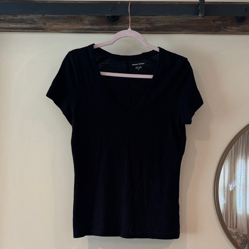 Banana Republic Black V-Neck Short Sleeve Tee
